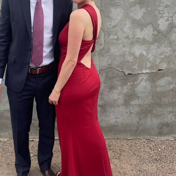 Katie May Edgy Asymmetric One Shoulder Dress; Dark Red Size M - Picture 3 of 4